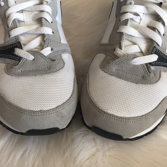 Athletic_Shoes